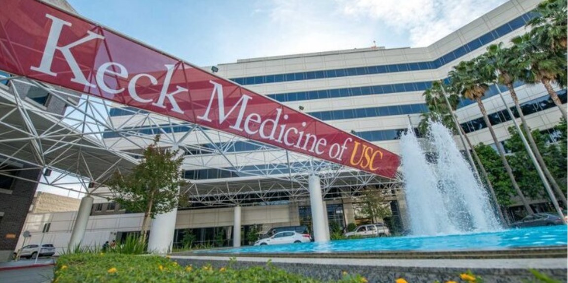 Photo of Keck Hospital entrance 