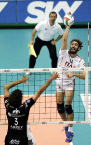 Leonardo Morsut playing volleyball