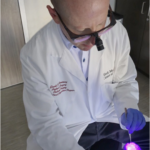 David G. Armstrong, DPM, PhD, a podiatric surgeon and limb preservation specialist with Keck Medicine and senior author of the study uses AF imaging to debride a wound